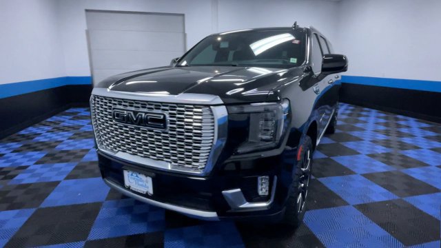 Used 2023 GMC Yukon XL Denali AWD/4WD image 3