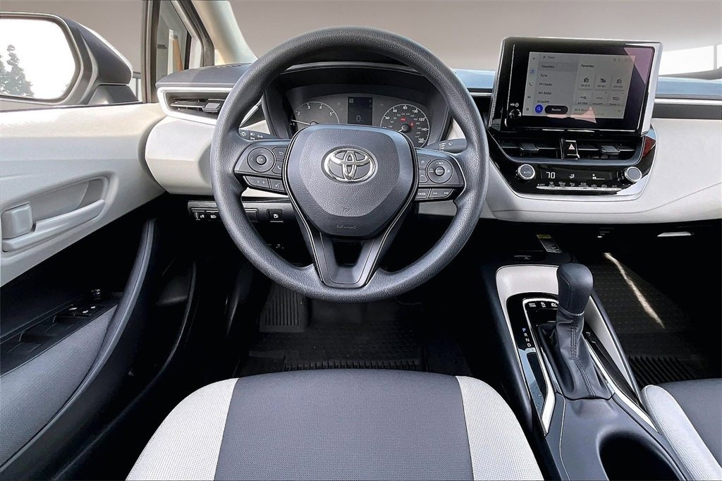 Used 2025 Toyota Corolla LE w/ LE Premium Package image 8