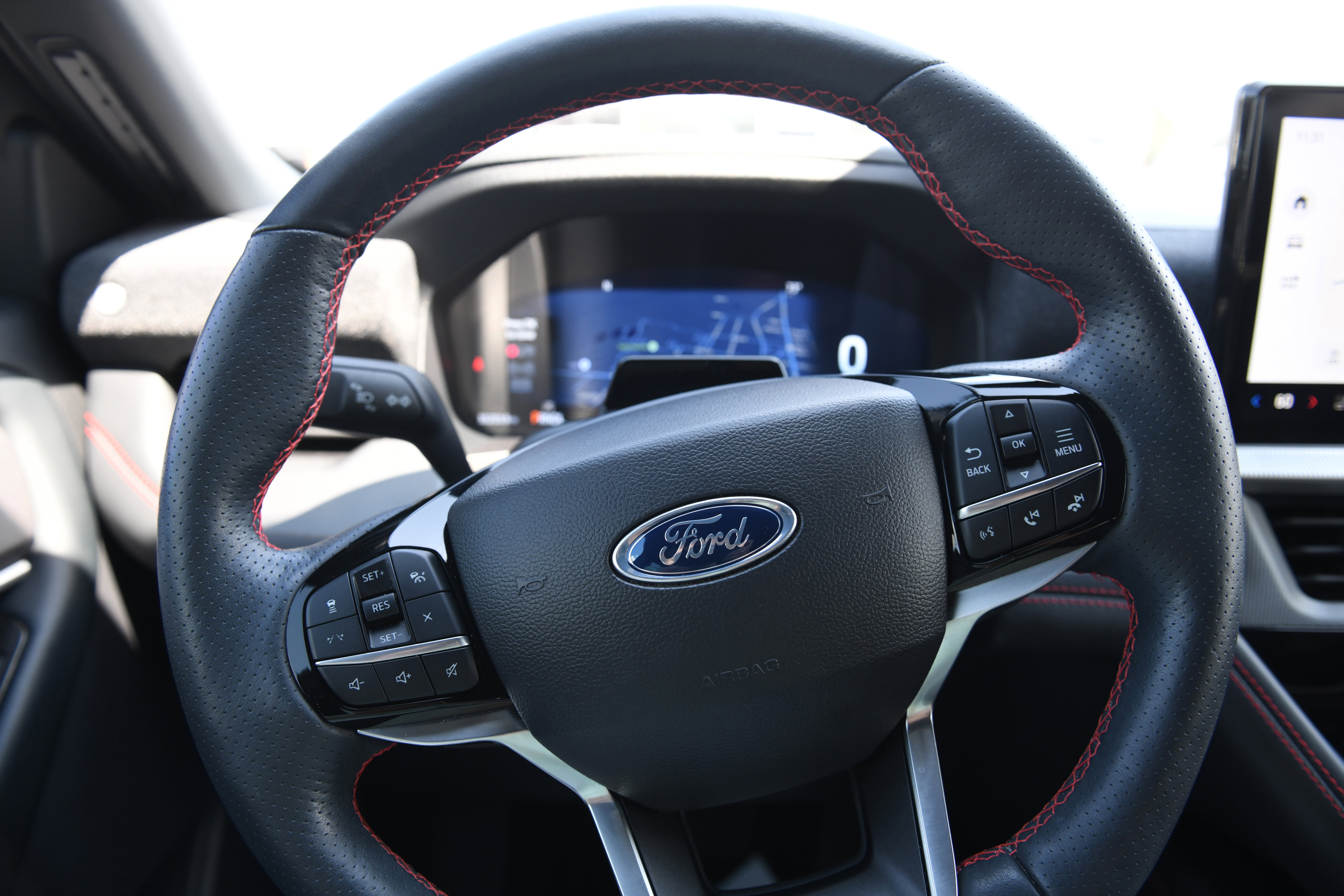 Used 2025 Ford Explorer ST-Line w/ Premium Package RWD image 17