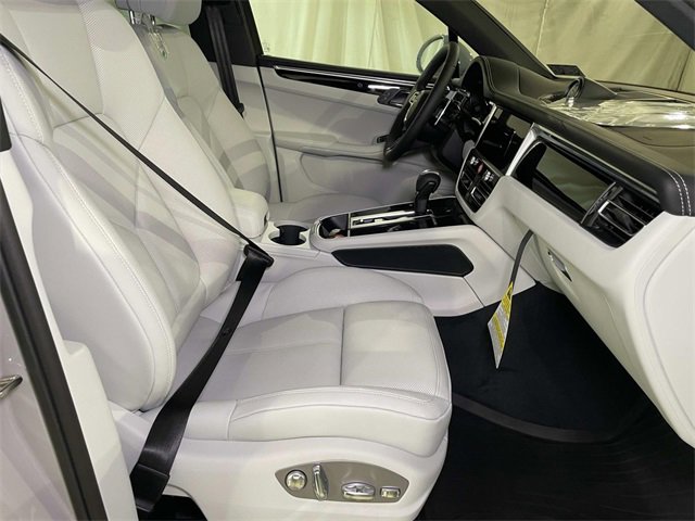 New 2026 Porsche Macan image 23