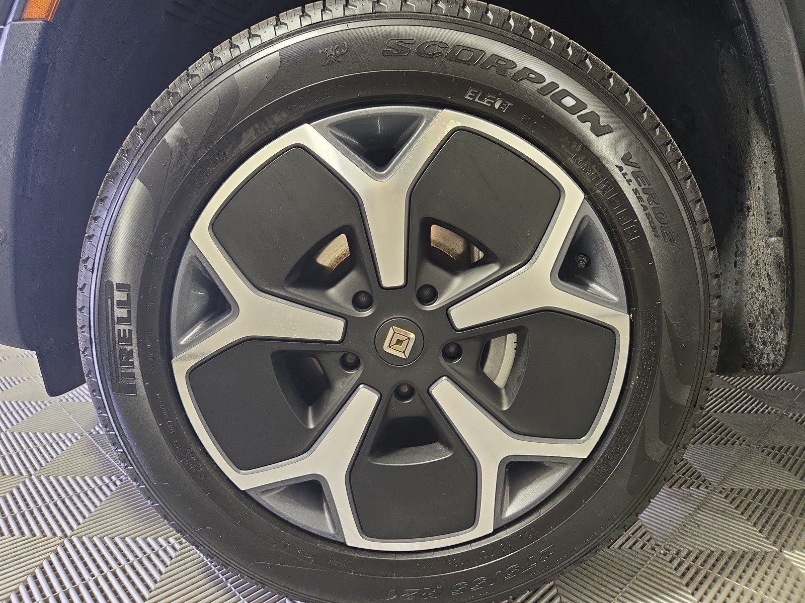 Used 2024 Rivian R1S Adventure AWD/4WD image 9