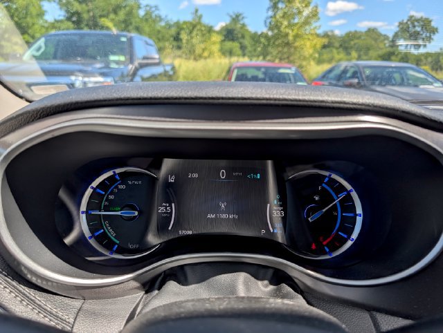 Used 2024 Chrysler Pacifica Limited FWD image 22