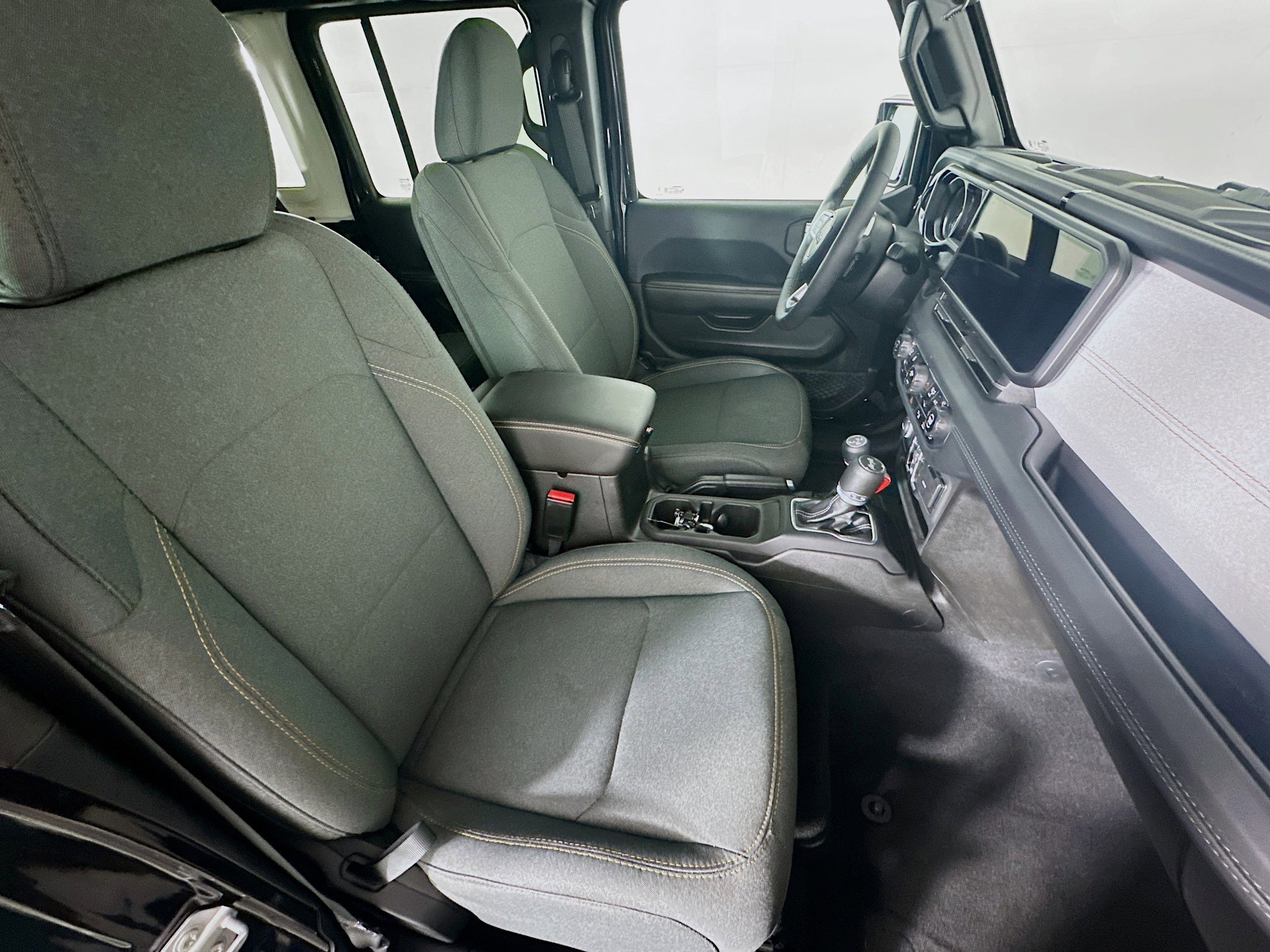 Used 2025 Jeep Wrangler Sahara w/ Safety Group AWD/4WD image 30