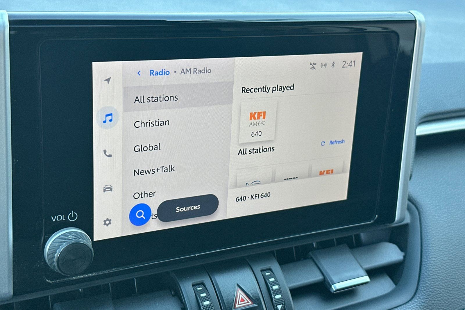 Used 2023 Toyota RAV4 XLE Premium image 18