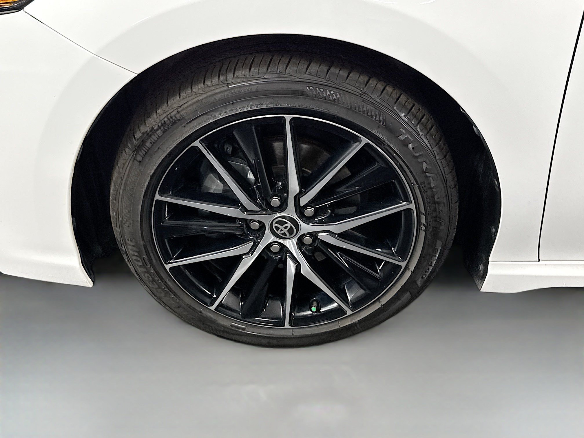 Used 2022 Toyota Camry SE w/ Convenience Package FWD image 38