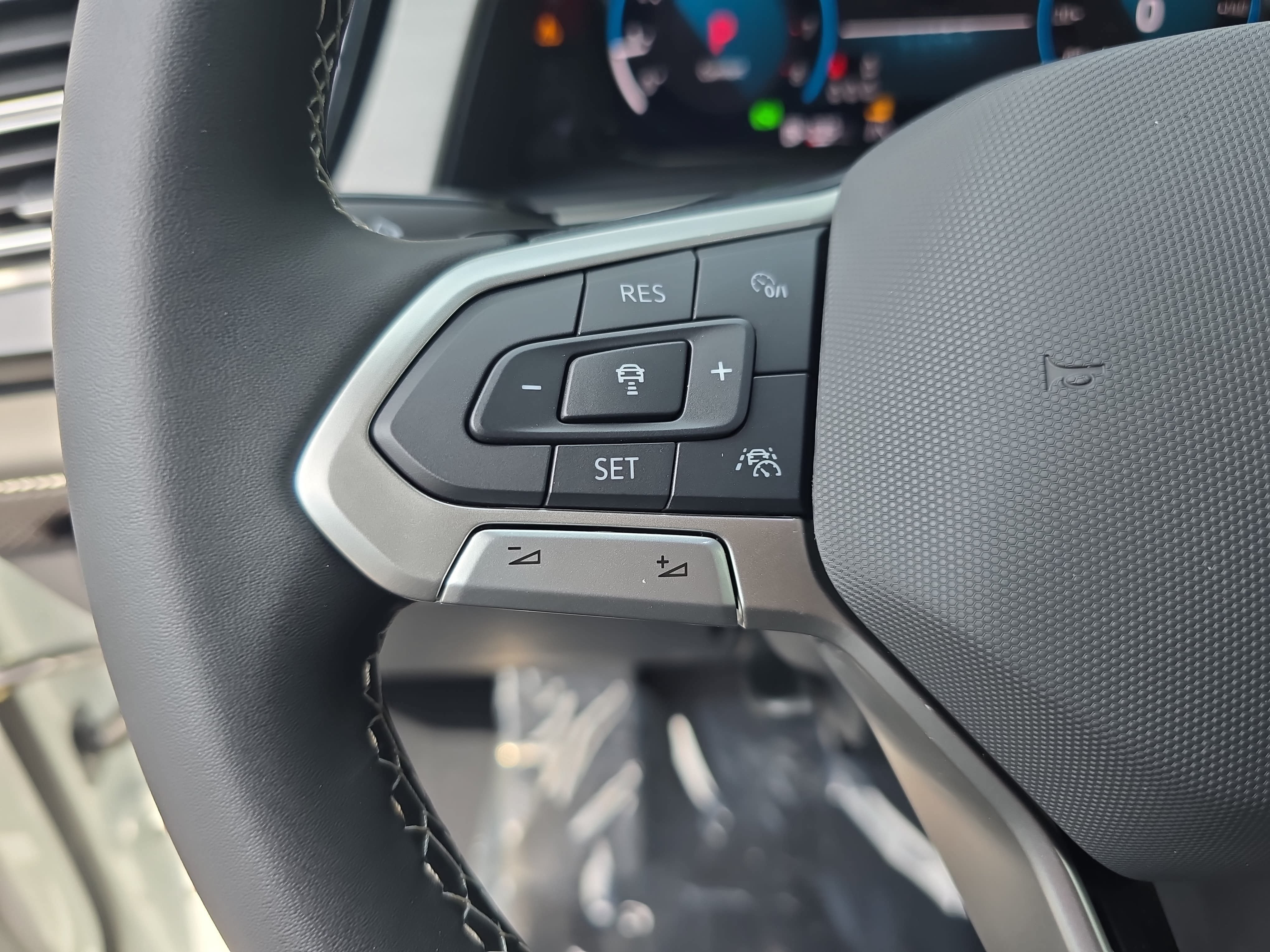 New 2026 Volkswagen Atlas Cross Sport SE AWD/4WD image 17