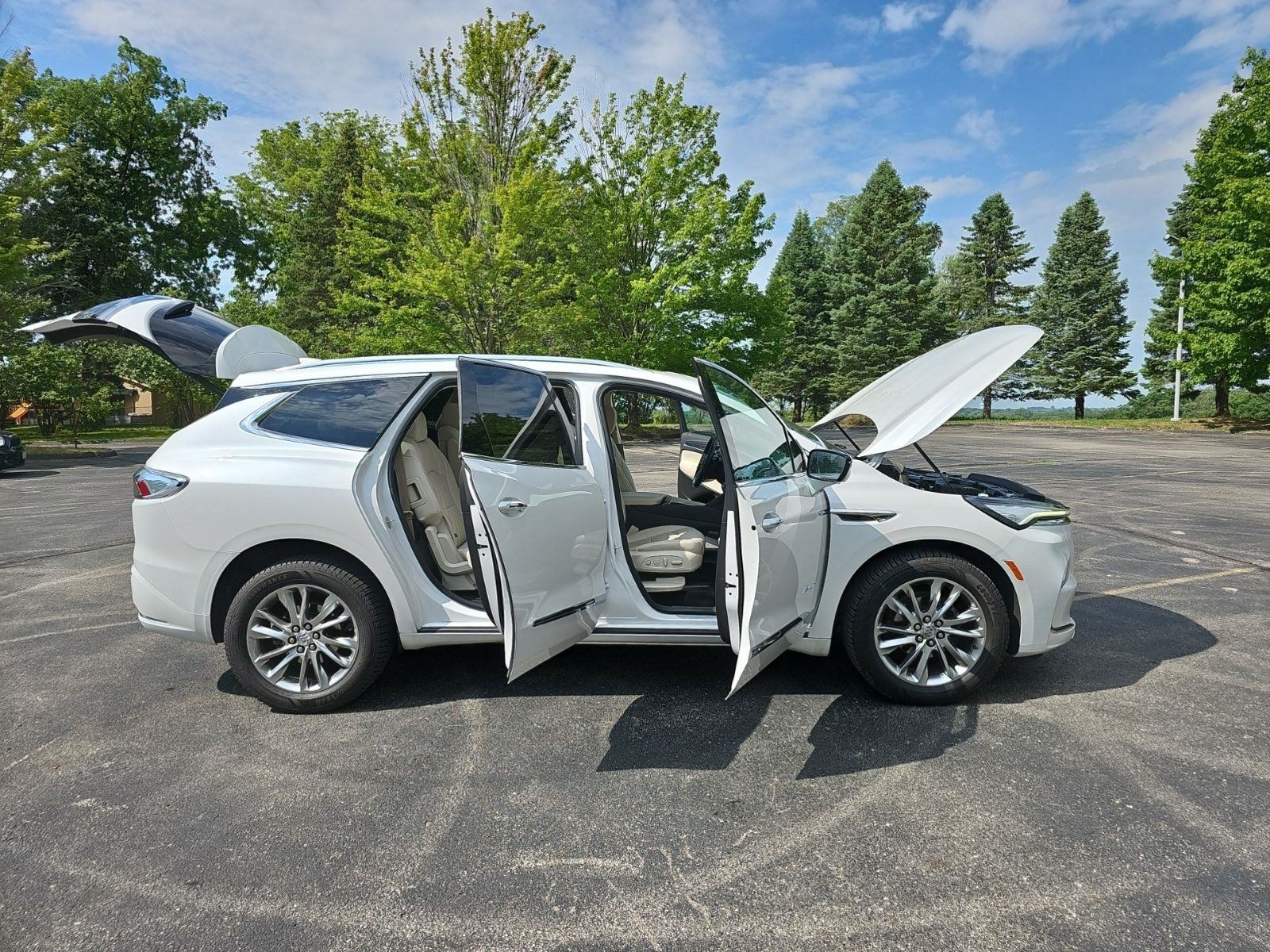 Used 2023 Buick Enclave Avenir w/ Trailering Package, 5000 lbs. AWD/4WD image 31