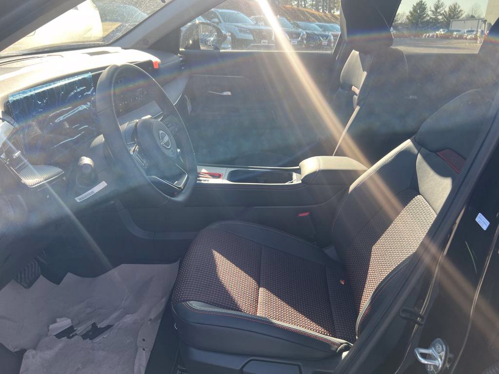 Certified 2025 Nissan Kicks SR AWD/4WD image 11