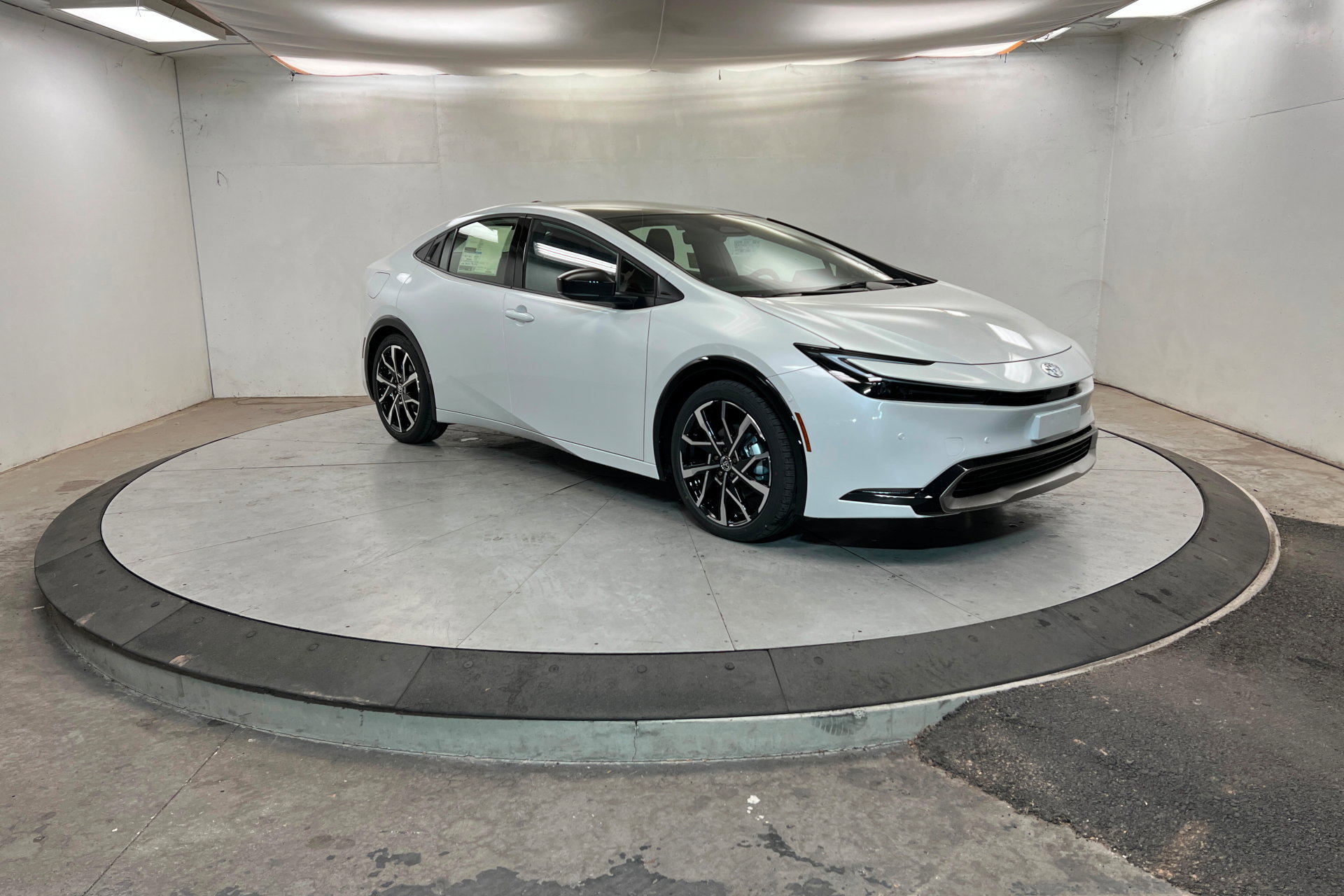 New 2026 Toyota Prius Plug-In Hybrid FWD image 7