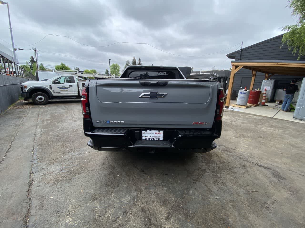 Used 2025 Chevrolet Silverado EV RST AWD/4WD image 5