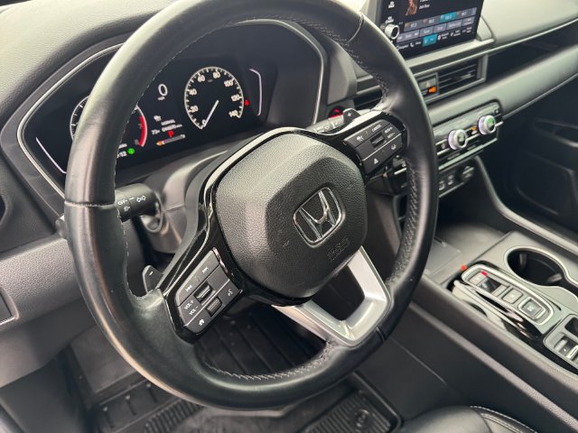 Used 2025 Honda Pilot Touring image 13