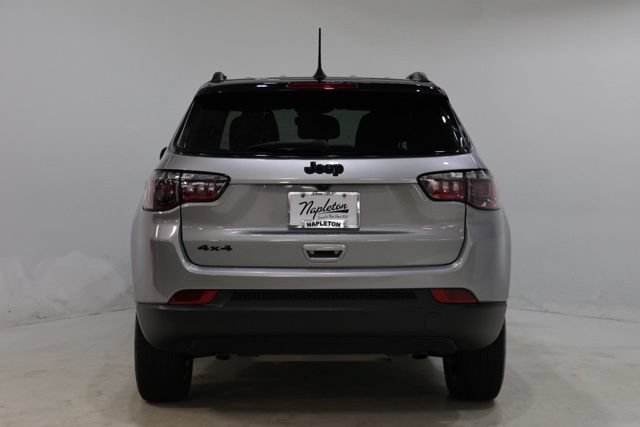 Used 2024 Jeep Compass Latitude w/ Convenience Group AWD/4WD image 6