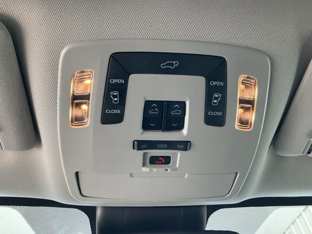 Used 2024 Toyota Sienna XLE image 17