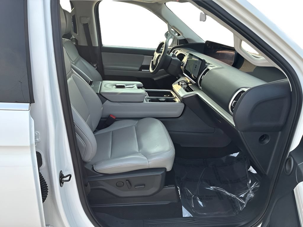 Used 2025 Ford Expedition Active AWD/4WD image 14