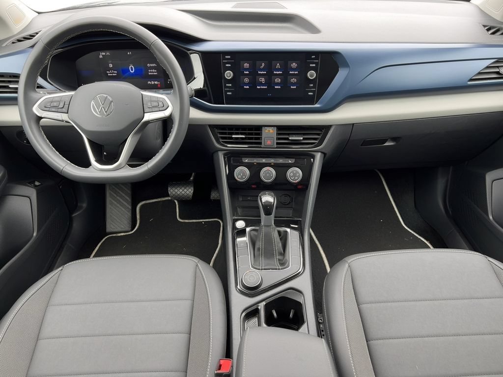 Used 2023 Volkswagen Taos SE w/ Panoramic Sunroof Package AWD/4WD image 5