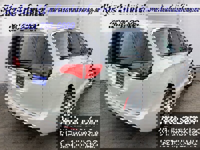 Used 2017 Chrysler Pacifica Touring Plus w/ Tire & Wheel Group image 6