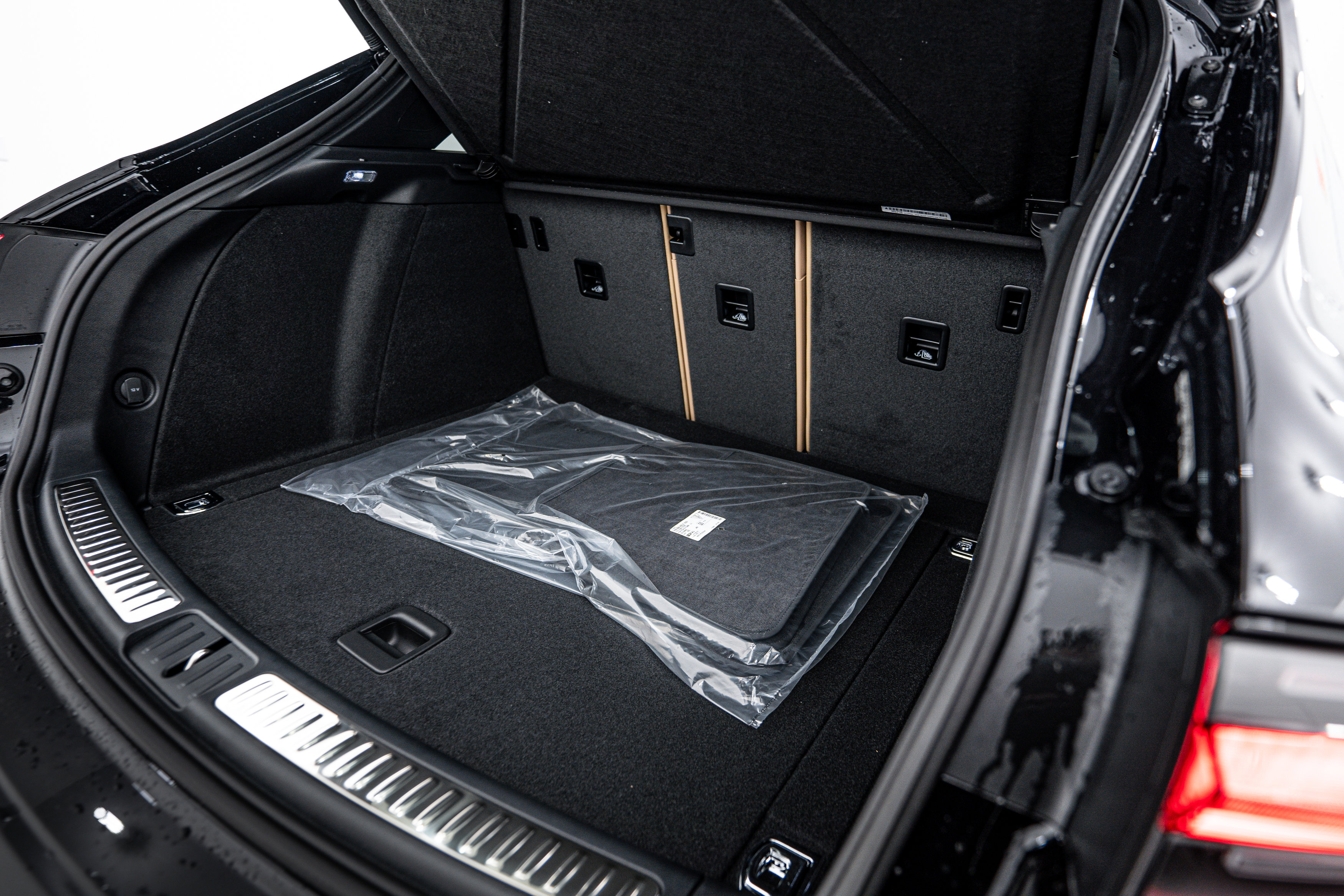 Certified 2026 Porsche Macan AWD/4WD image 26