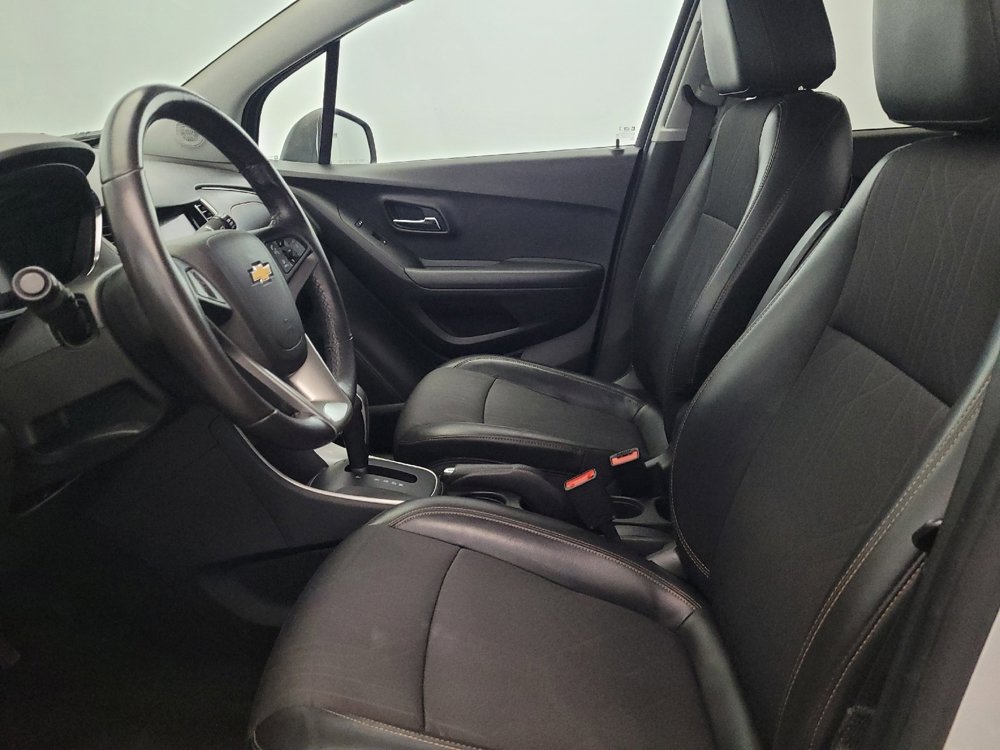 Used 2020 Chevrolet Trax LT w/ LT Convenience Package image 17