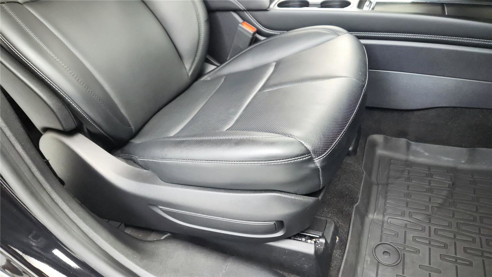 Used 2023 Lincoln Corsair AWD w/ Equipment Group 101A image 32