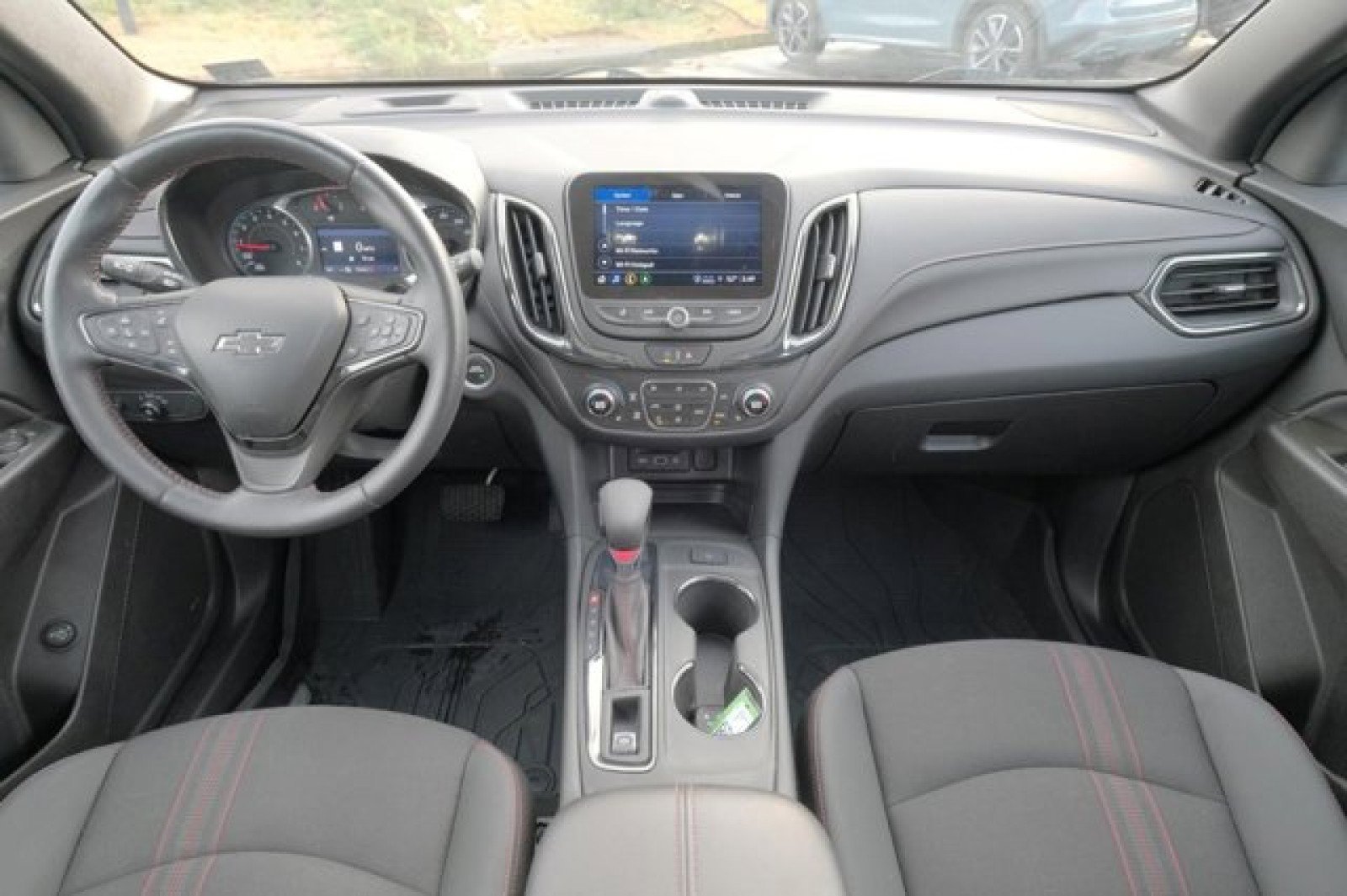 Used 2022 Chevrolet Equinox RS w/ Infotainment Package image 17