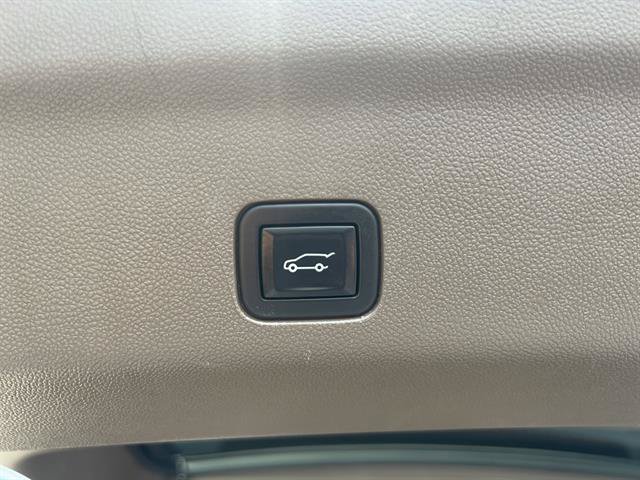 Used 2023 GMC Yukon Denali w/ Advanced Technology Package AWD/4WD image 18