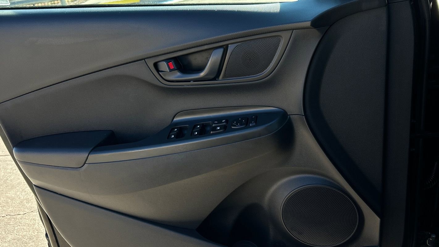 Used 2021 Hyundai Kona SE image 23