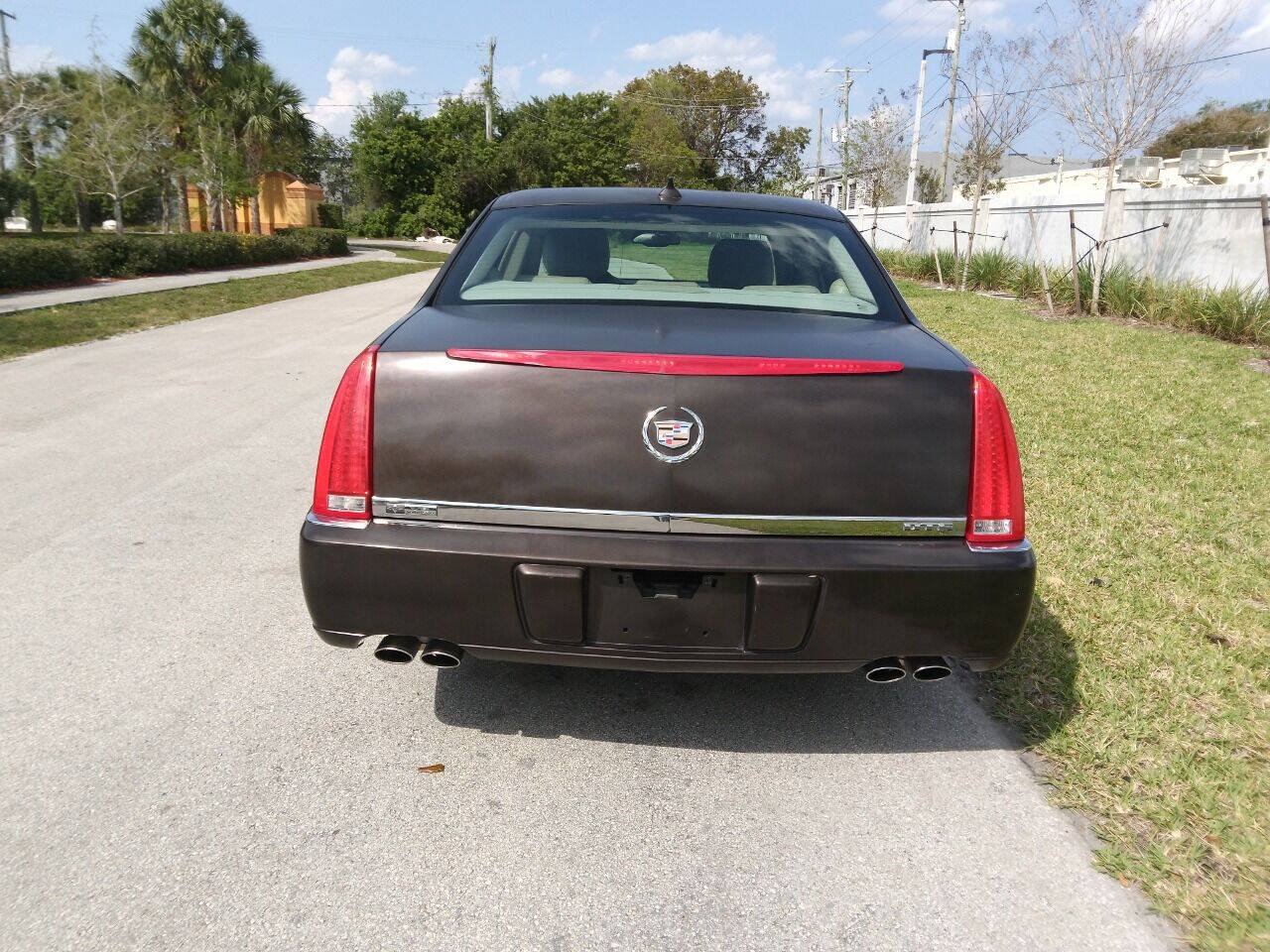 Used 2009 Cadillac DTS FWD image 3