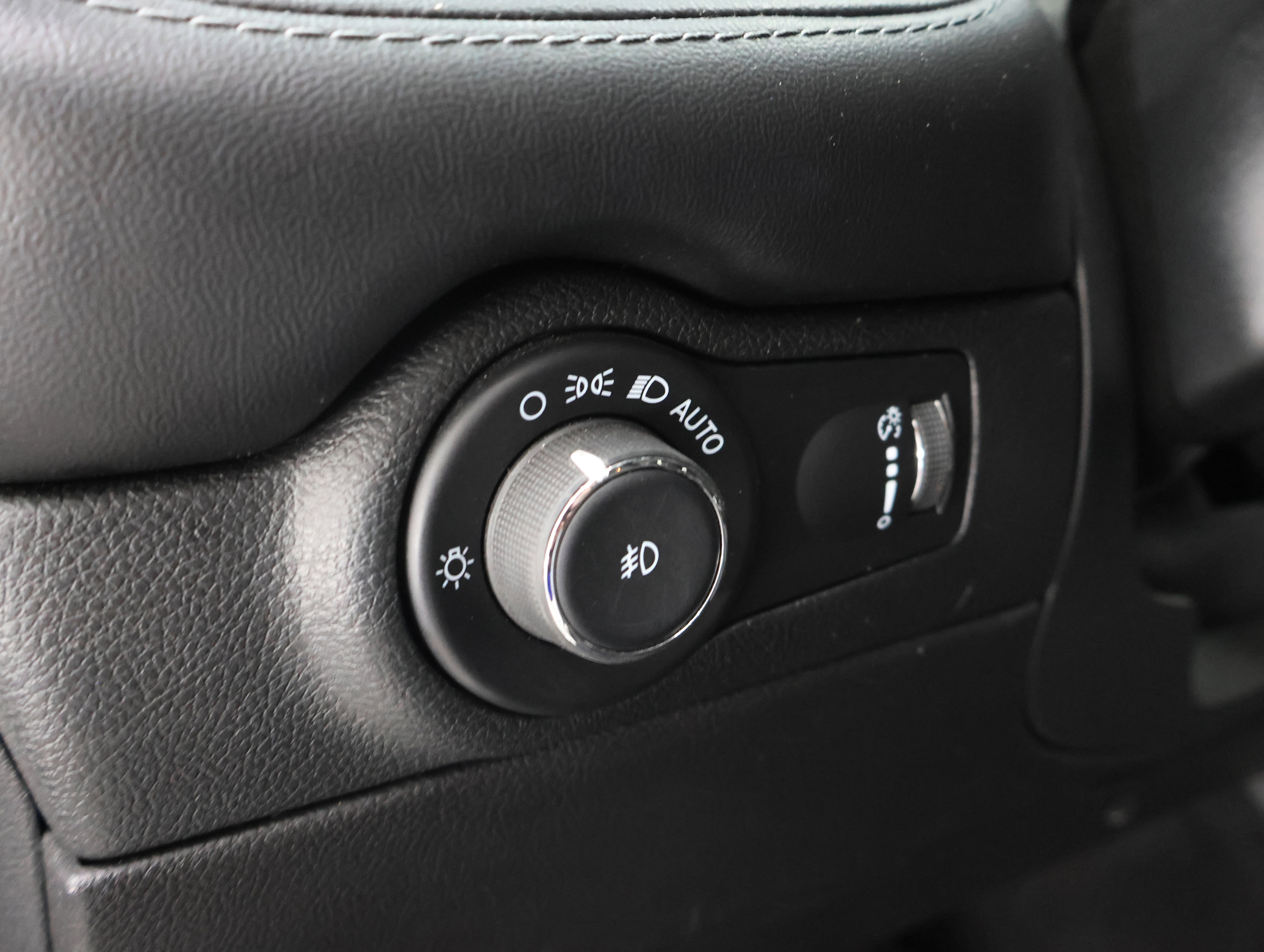 Used 2021 Dodge Durango Citadel w/ Technology Group AWD/4WD image 40