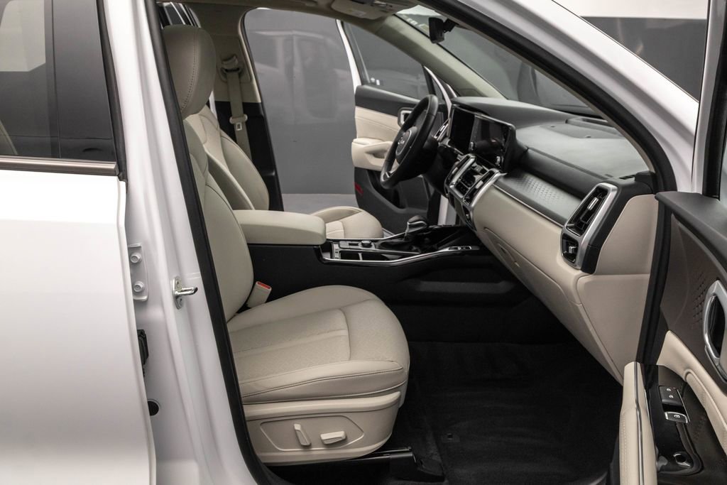 Used 2023 Kia Sorento SX image 34