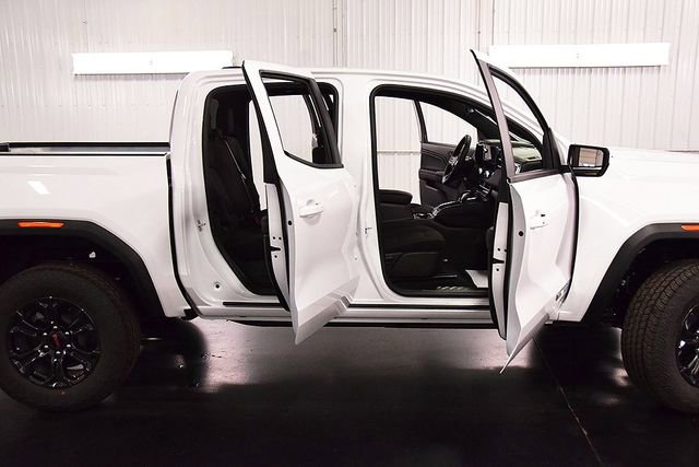 New 2025 GMC Canyon Elevation w/ Convenience Package image 32