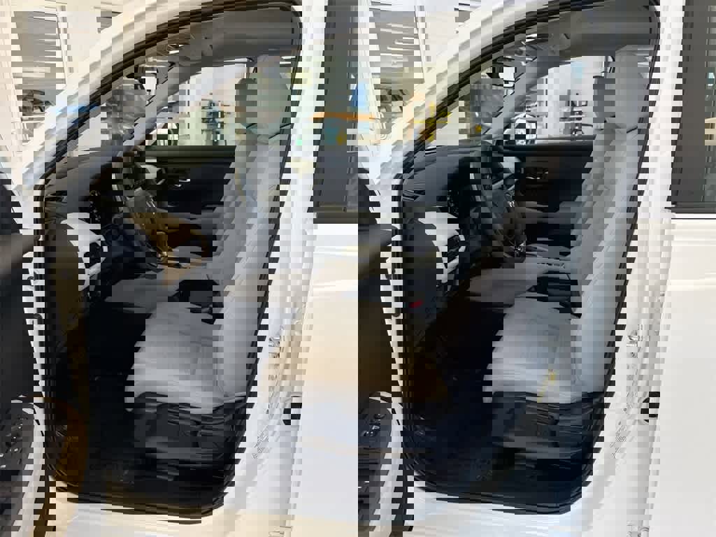 Certified 2025 Honda HR-V LX image 17