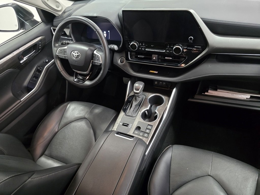 Used 2024 Toyota Highlander Limited image 27