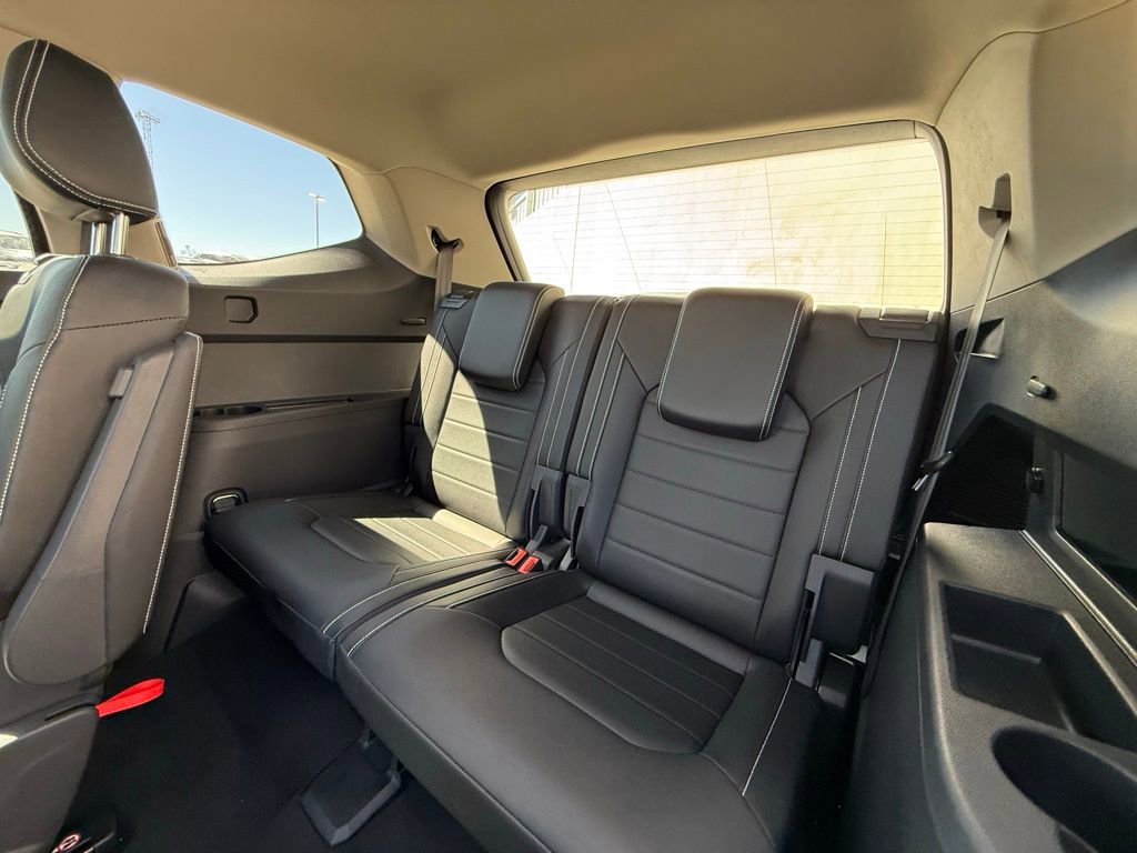 Used 2025 Volkswagen Atlas SEL AWD/4WD image 13