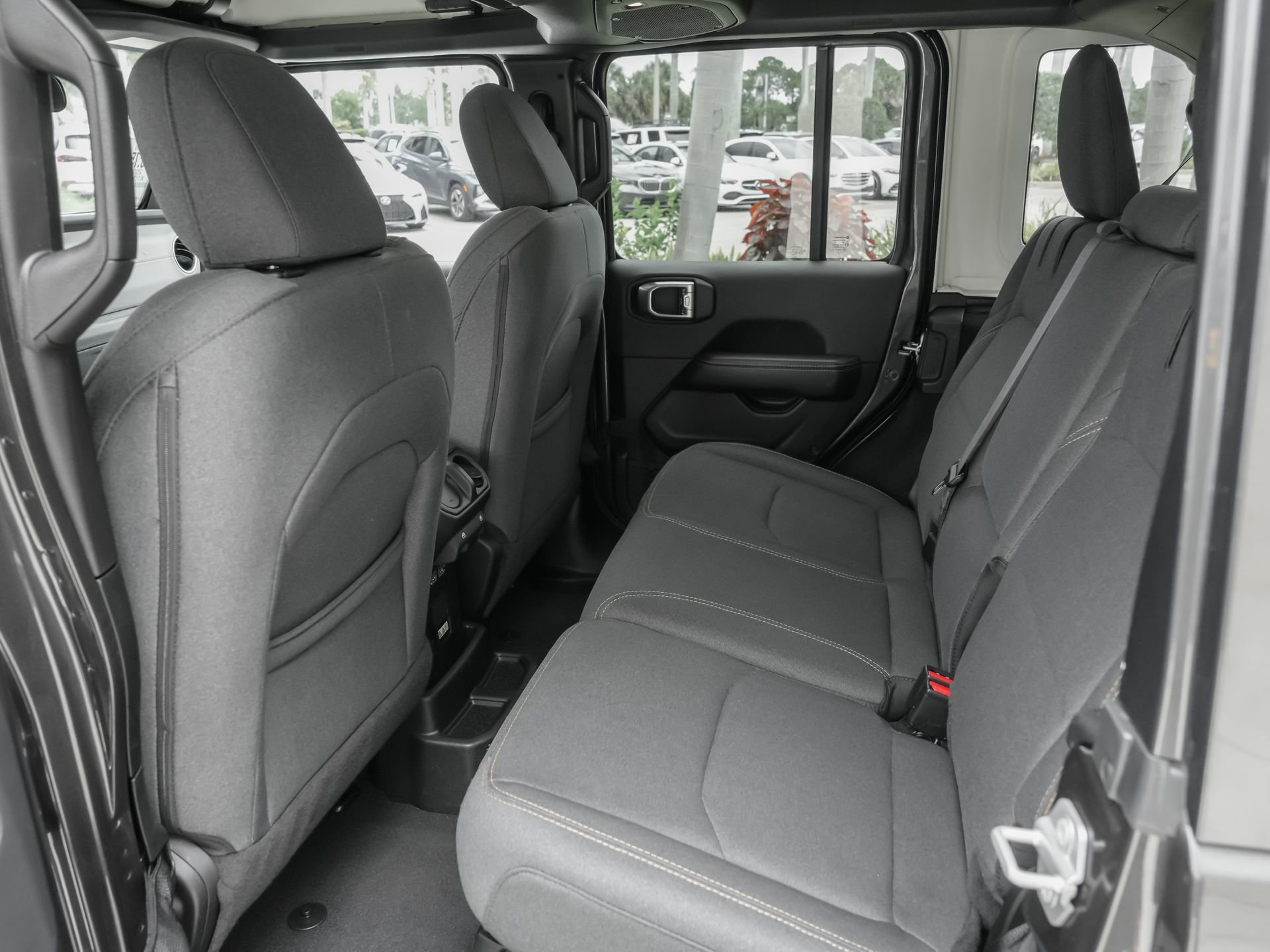 Used 2025 Jeep Wrangler Unlimited Sahara AWD/4WD image 17