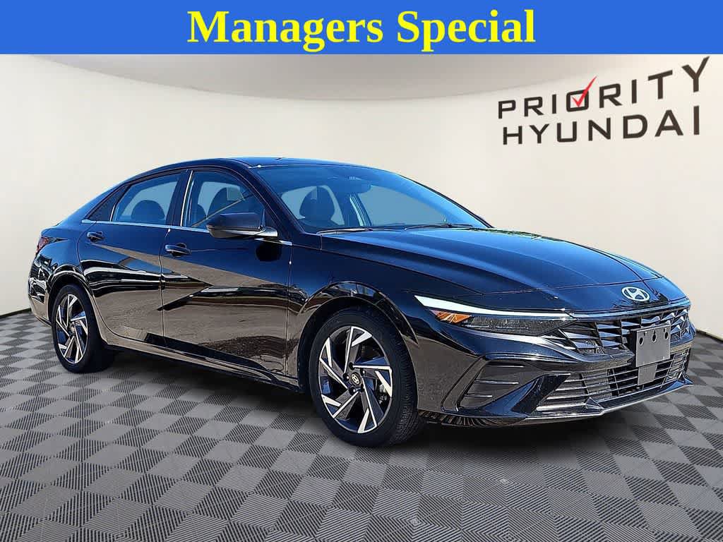 Used 2024 Hyundai Elantra SEL w/ Convenience Package FWD image 3