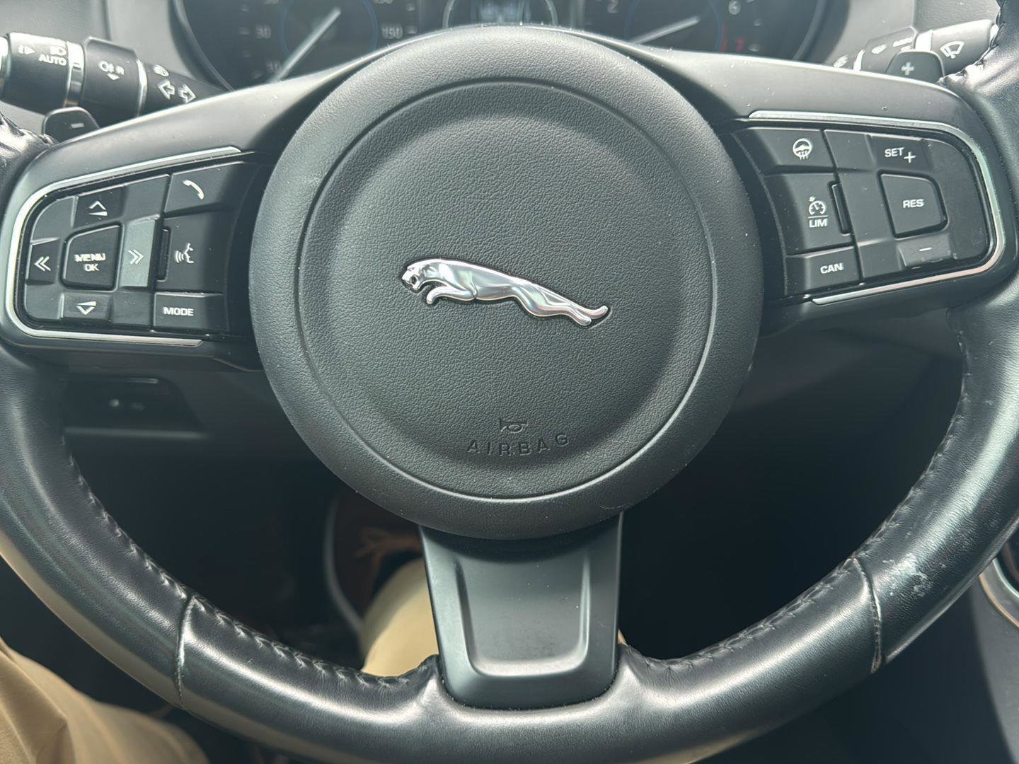 Used 2019 Jaguar XE Premium AWD/4WD image 13