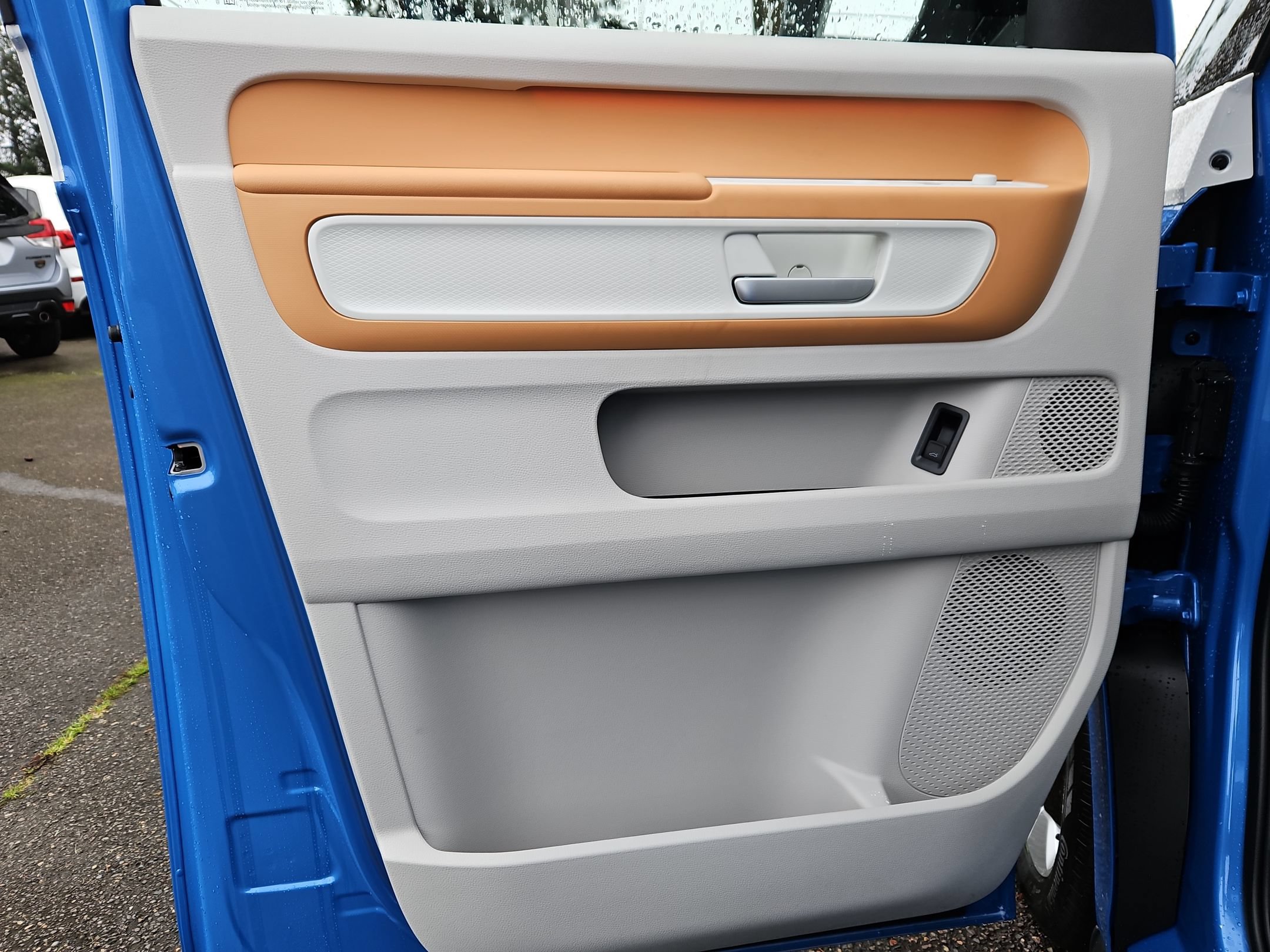 New 2025 Volkswagen ID. Buzz Pro S Plus AWD/4WD image 9