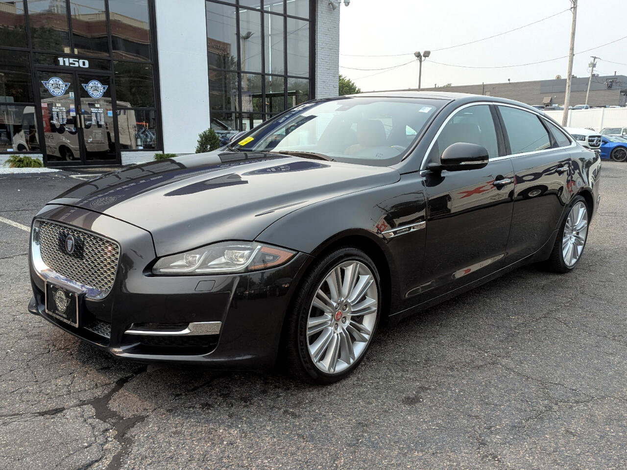 Used 2017 Jaguar XJ L Supercharged image 3