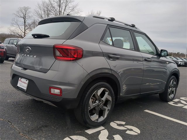 Used 2022 Hyundai Venue SEL image 4