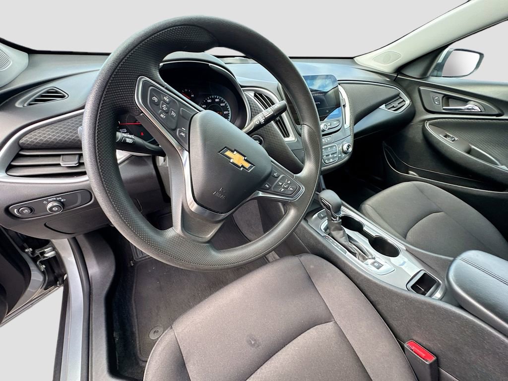 Used 2025 Chevrolet Malibu LT image 9