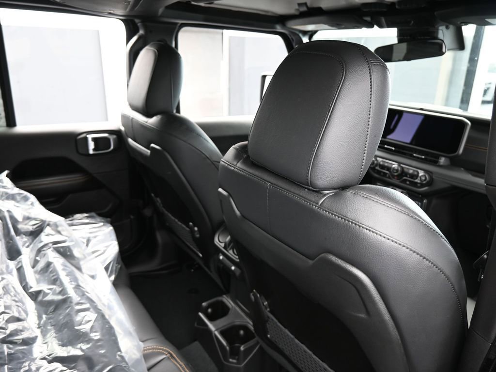 Used 2024 Jeep Gladiator Sport w/ Premium Package image 41