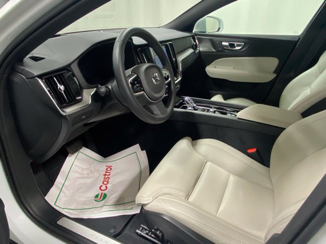 Certified 2025 Volvo V60 B5 Cross Country Ultra AWD/4WD image 11