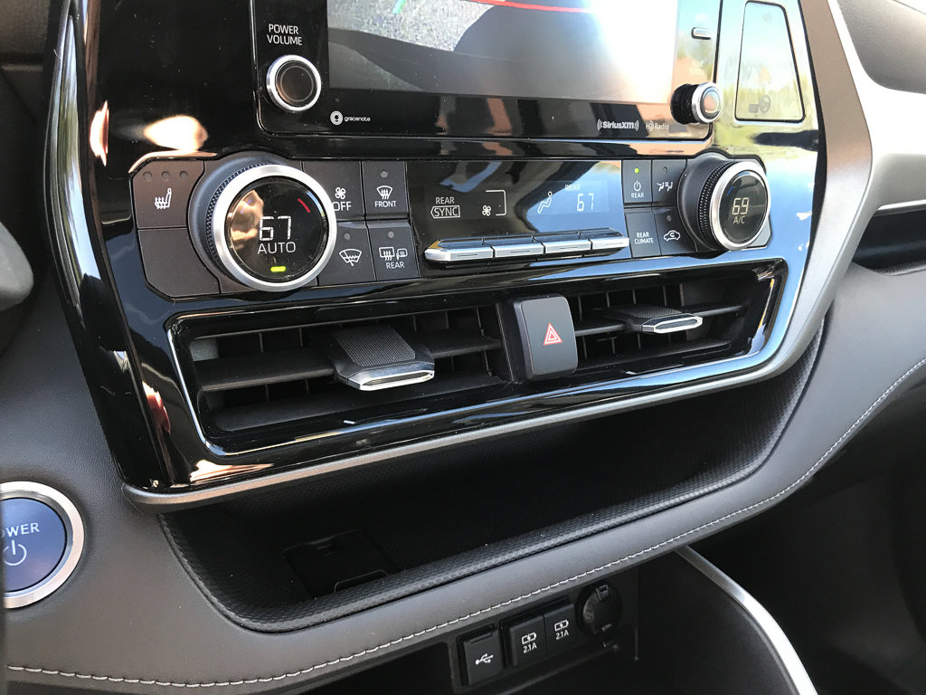 Used 2021 Toyota Highlander XLE image 23