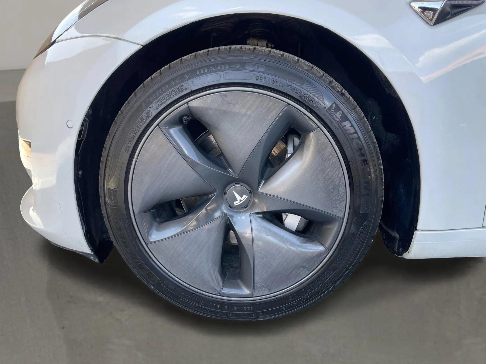 Used 2020 Tesla Model 3 Standard Range RWD image 9