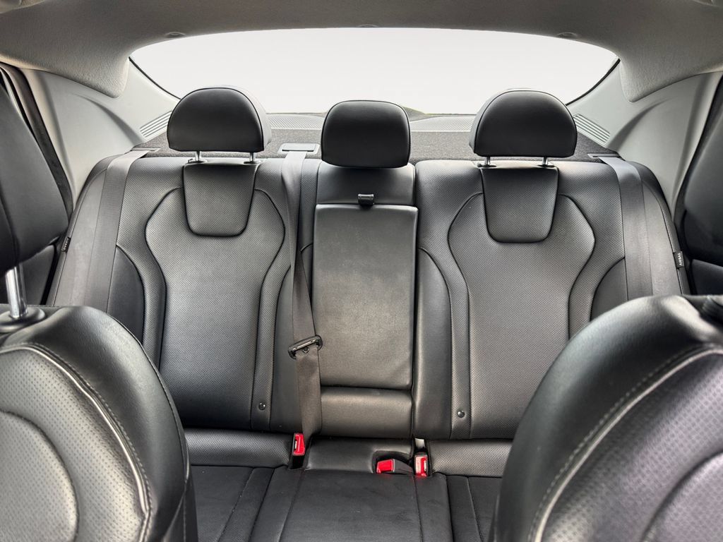 Used 2024 Hyundai Elantra Limited FWD image 13