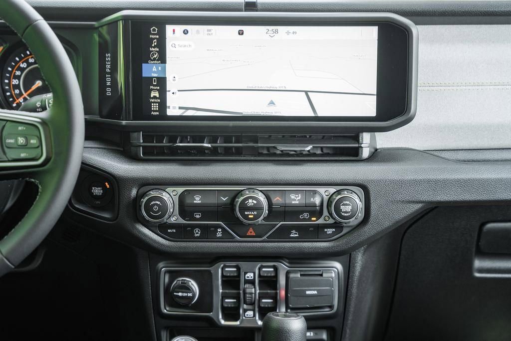 New 2025 Jeep Gladiator Sport AWD/4WD image 23