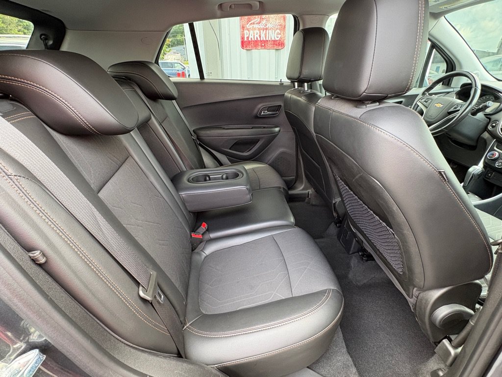 Used 2019 Chevrolet Trax LT w/ Sun & Sound Package FWD image 15