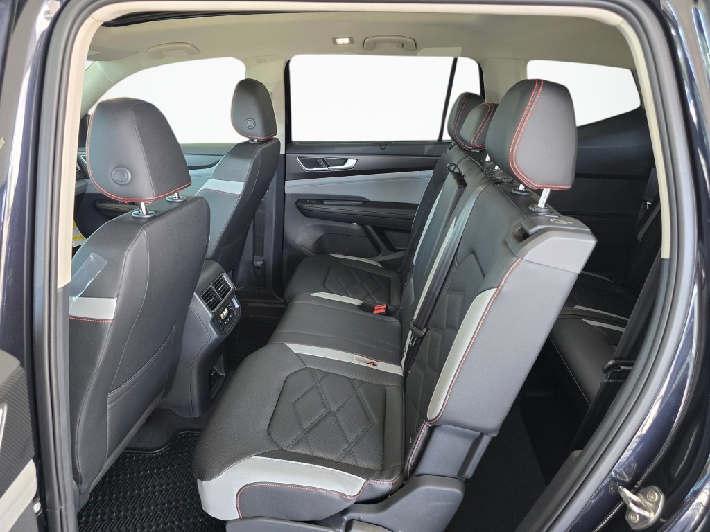 New 2026 Volkswagen Atlas Peak Edition AWD/4WD image 35