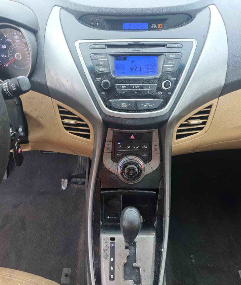 Used 2013 Hyundai Elantra GLS FWD image 9