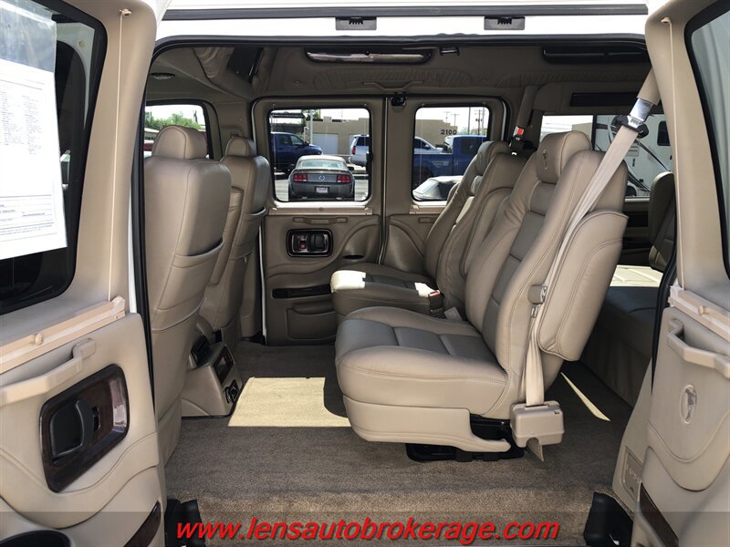 Used 2010 Chevrolet Express 1500 w/ Preferred Equipment Group RWD image 16